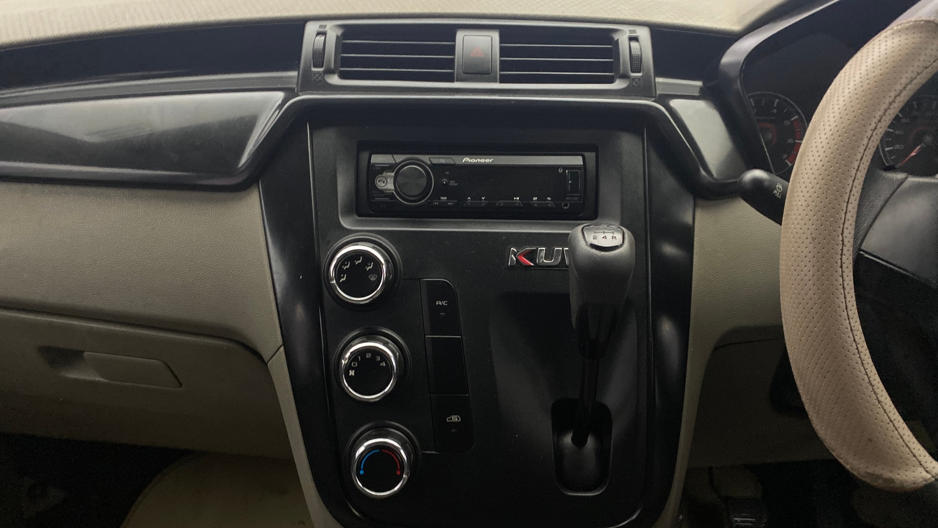 View 2016 Mahindra KUV100 K4 Plus Petrol 6 Seater BS IV Image 17 Used 2016 Mahindra KUV100 K4 Plus Petrol 6 Seater BS IV Image 17