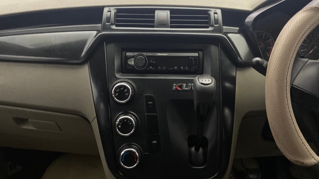 View Mahindra KUV100 Image 17 Used Mahindra KUV100 Image 17