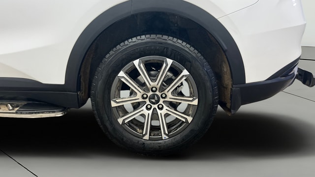 View Mahindra XUV700 Image 8 Used Mahindra XUV700 Image 8