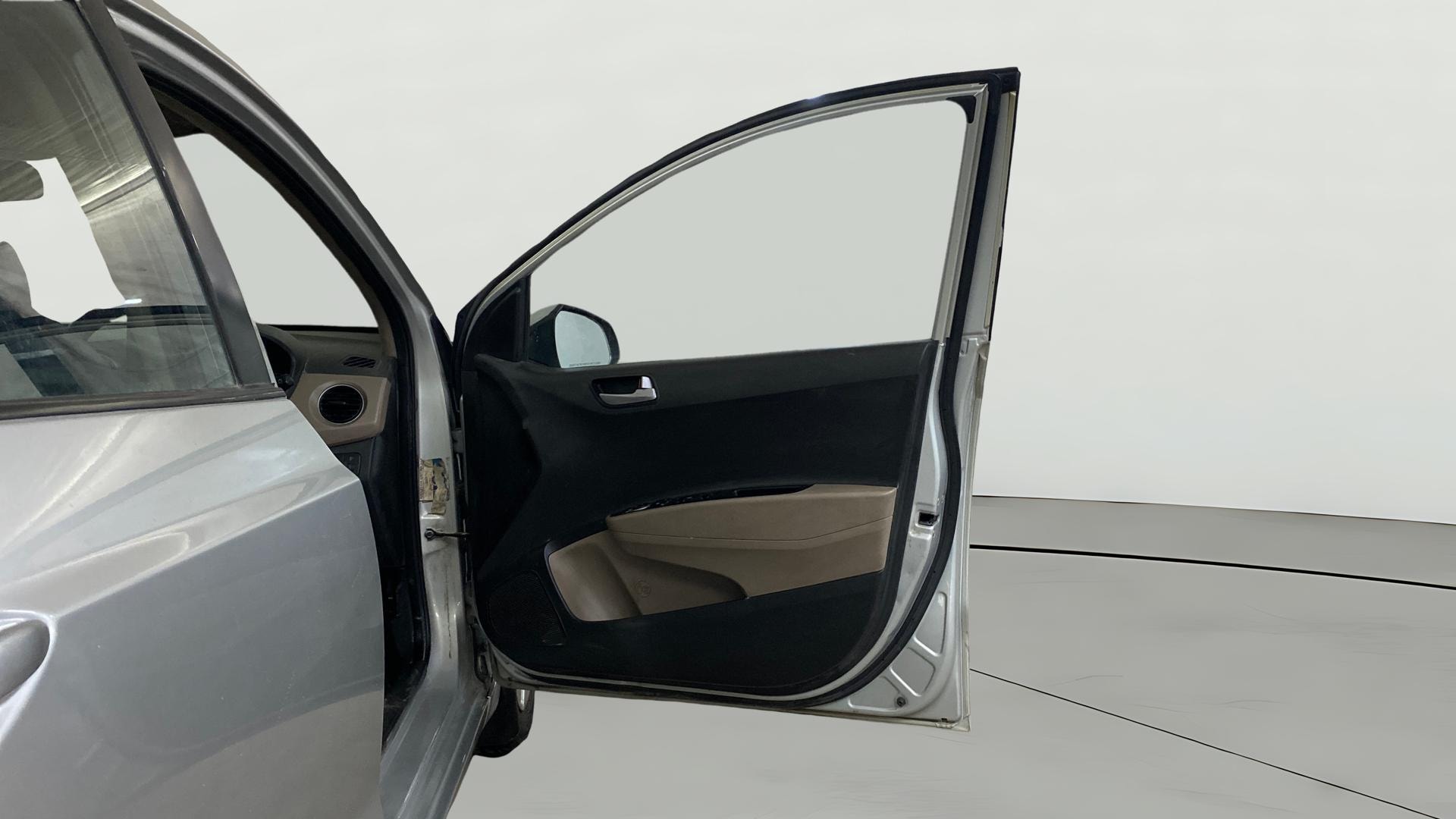 View 2014 Hyundai Xcent S Petrol Image 43 Used 2014 Hyundai Xcent S Petrol Image 43