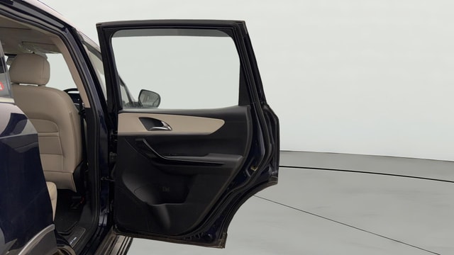 View Mahindra XUV700 Image 6 Used Mahindra XUV700 Image 6