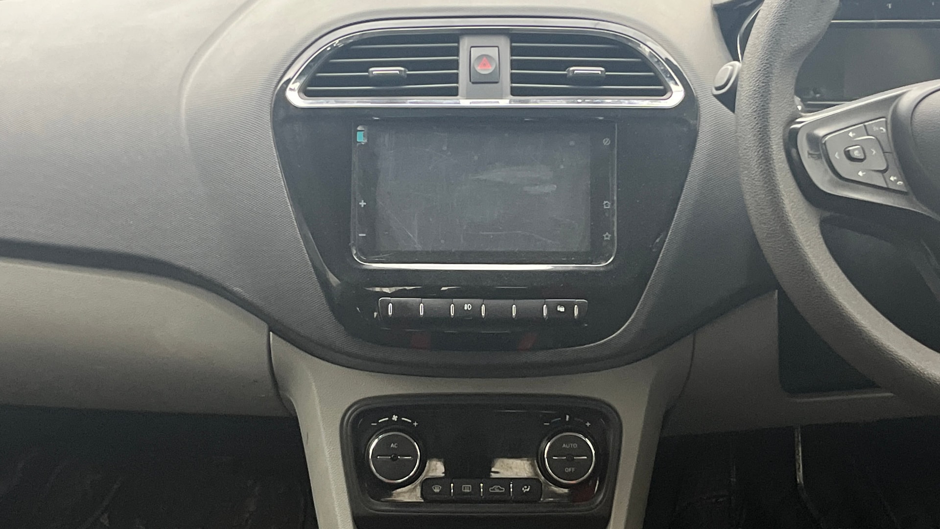 View 2020 Tata Tiago Revotorq XB Image 32 Used 2020 Tata Tiago Revotorq XB Image 32