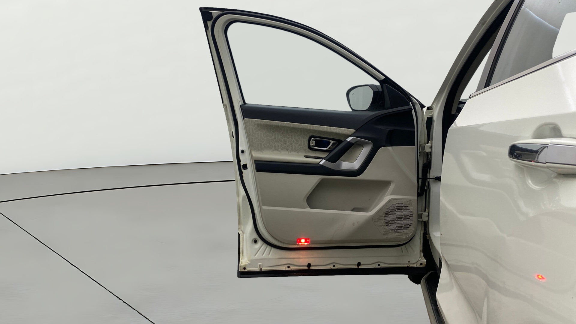View 2023 Tata Safari 4X2 Image 39 Used 2023 Tata Safari 4X2 Image 39