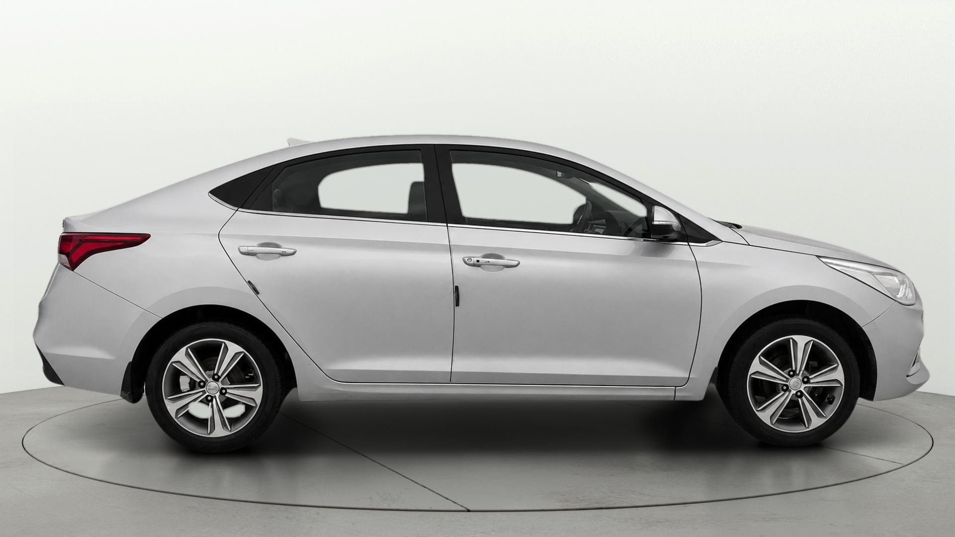 View 2019 Hyundai Verna 1.6 VTVT SX Image 9 Used 2019 Hyundai Verna 1.6 VTVT SX Image 9