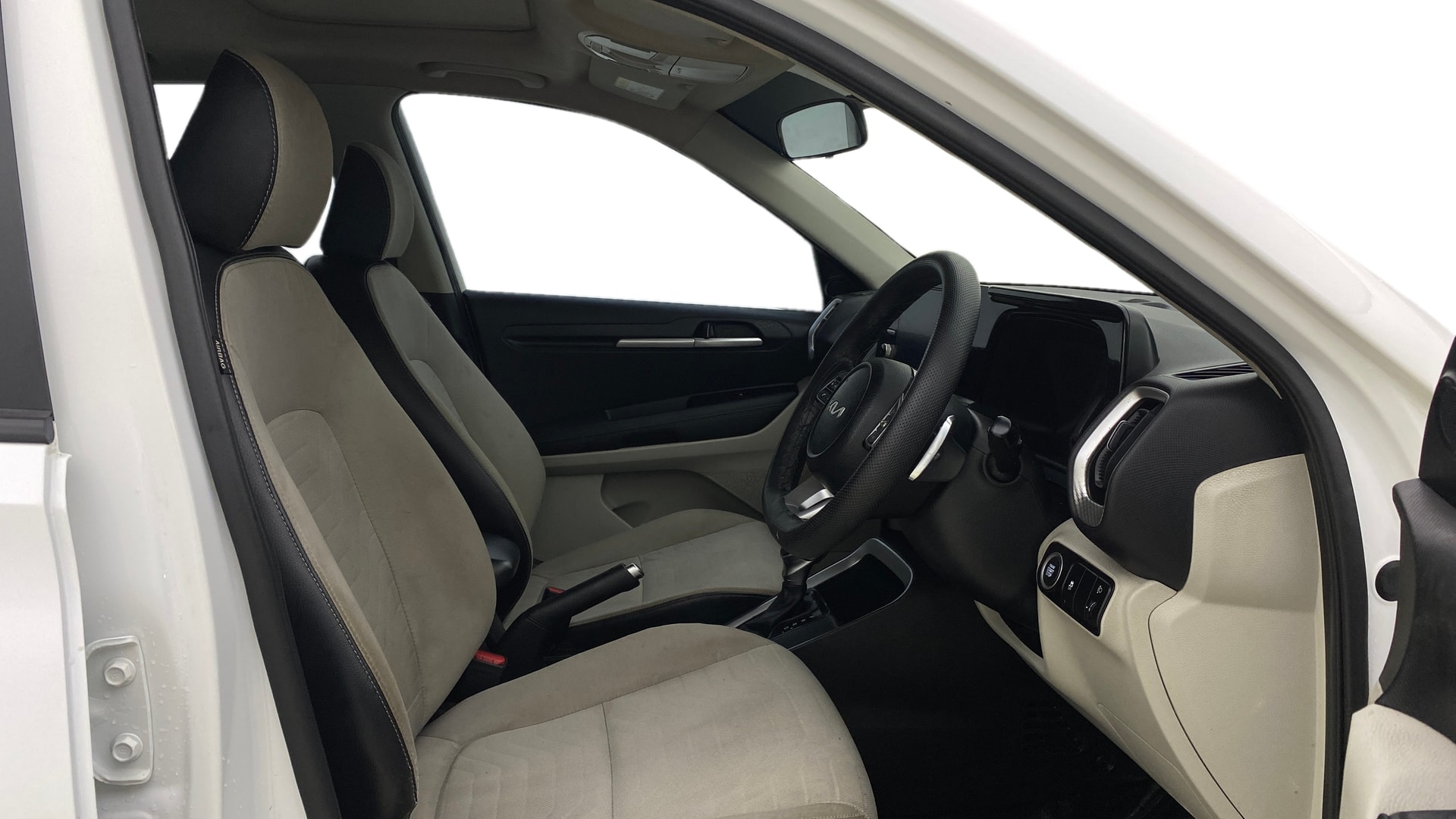 View 2022 Kia Sonet HTX AT Diesel Image 18 Used 2022 Kia Sonet HTX AT Diesel Image 18