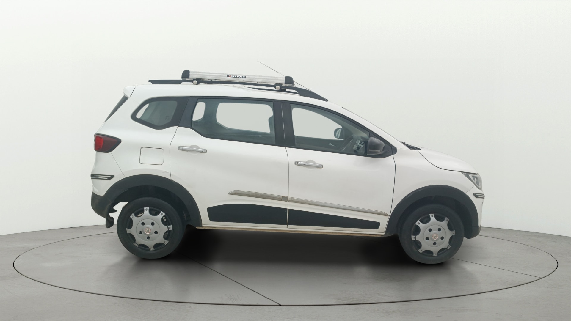 View 2023 Renault Triber RXZ AMT Image 8 Used 2023 Renault Triber RXZ AMT Image 8