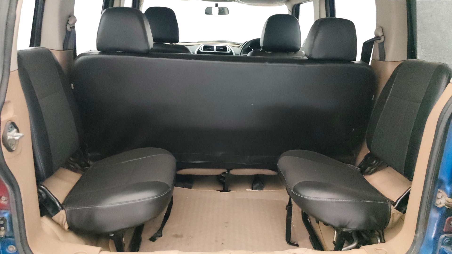 View 2016 Mahindra TUV300 T8 Image 13 Used 2016 Mahindra TUV300 T8 Image 13