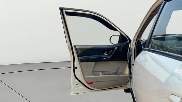 View Mahindra XUV500 Image 38 Used Mahindra XUV500 Image 38