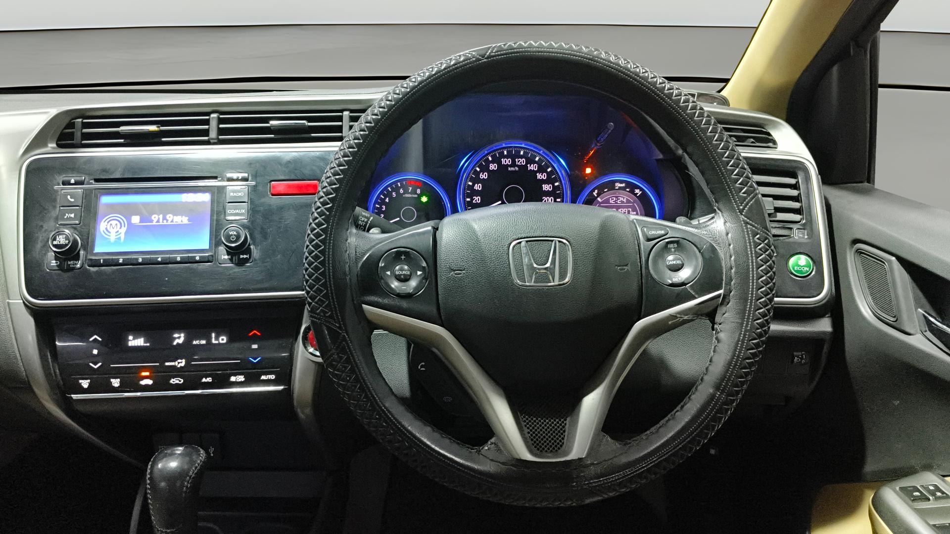 View 2015 Honda City ZX MT Diesel Anniversary Edition Image 21 Used 2015 Honda City ZX MT Diesel Anniversary Edition Image 21