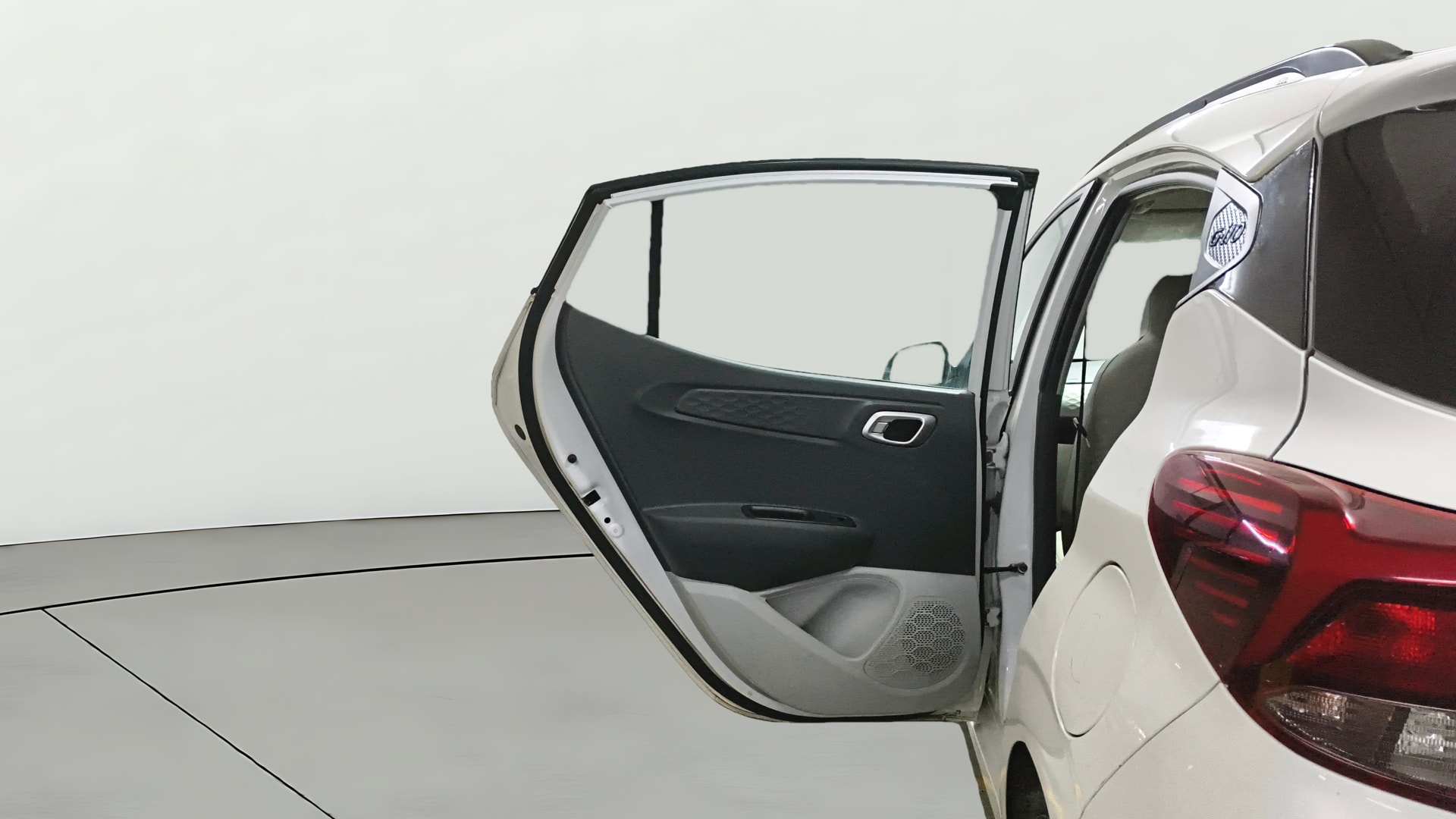 View 2023 Hyundai Grand i10 Nios Sportz Petrol AMT Image 23 Used 2023 Hyundai Grand i10 Nios Sportz Petrol AMT Image 23