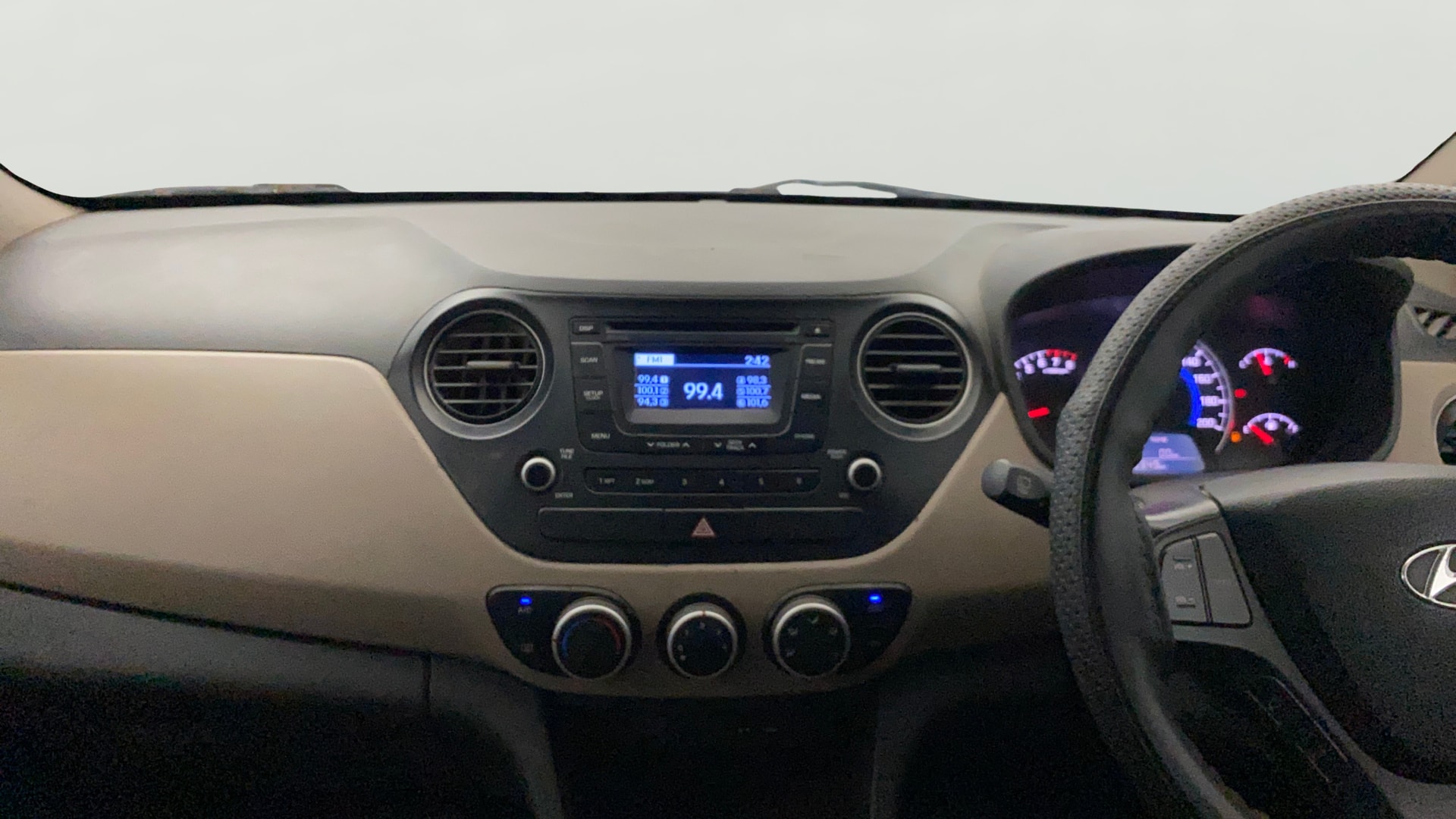 View 2014 Hyundai Grand i10 1.2 Asta Petrol Image 17 Used 2014 Hyundai Grand i10 1.2 Asta Petrol Image 17