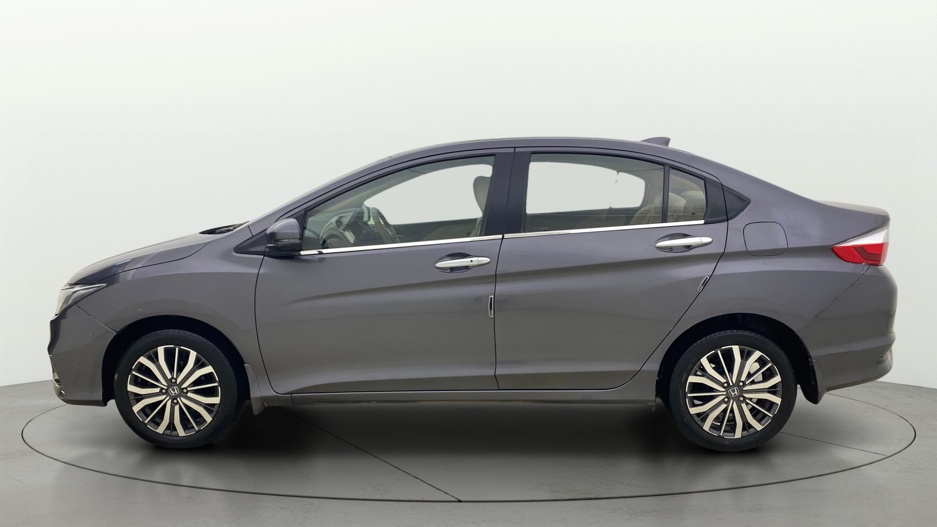 View 2019 Honda City ZX MT Diesel Anniversary Edition Image 6 Used 2019 Honda City ZX MT Diesel Anniversary Edition Image 6