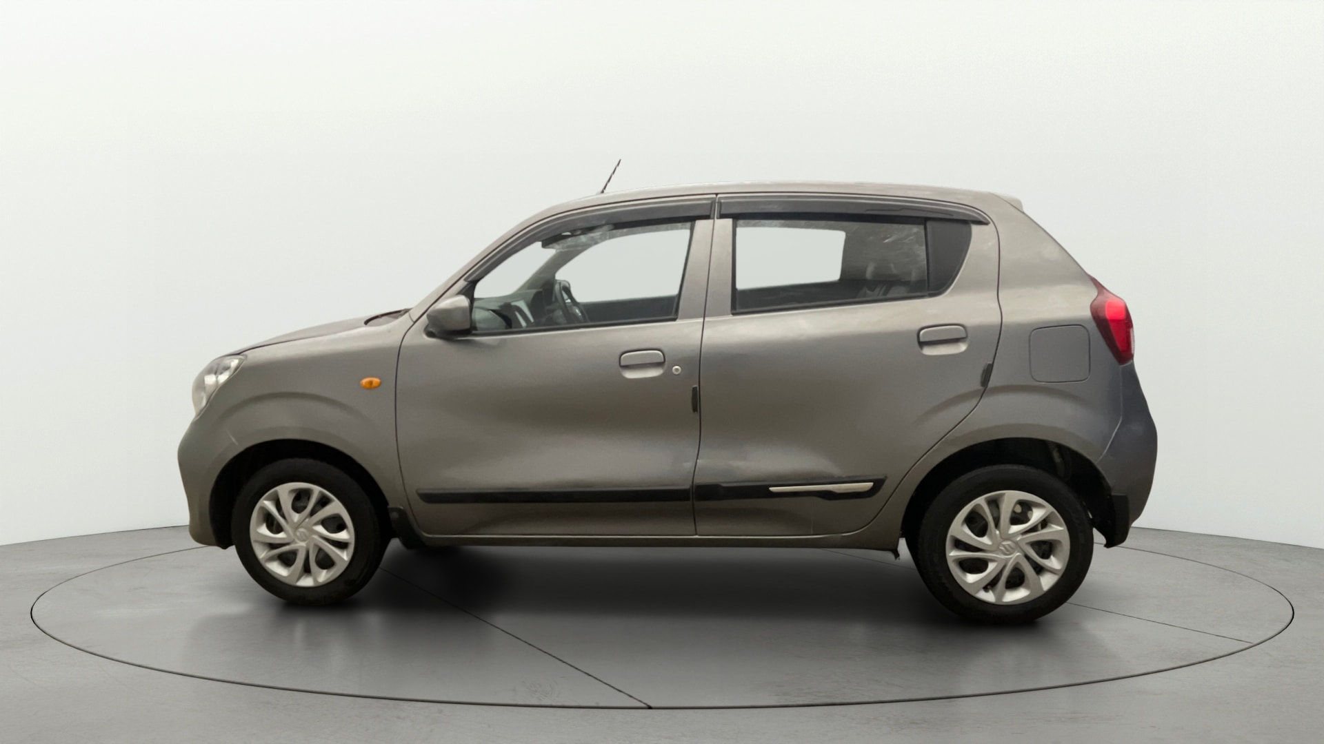 View 2023 Maruti Suzuki 1000 Base Variant Image 5 Used 2023 Maruti Suzuki 1000 Base Variant Image 5