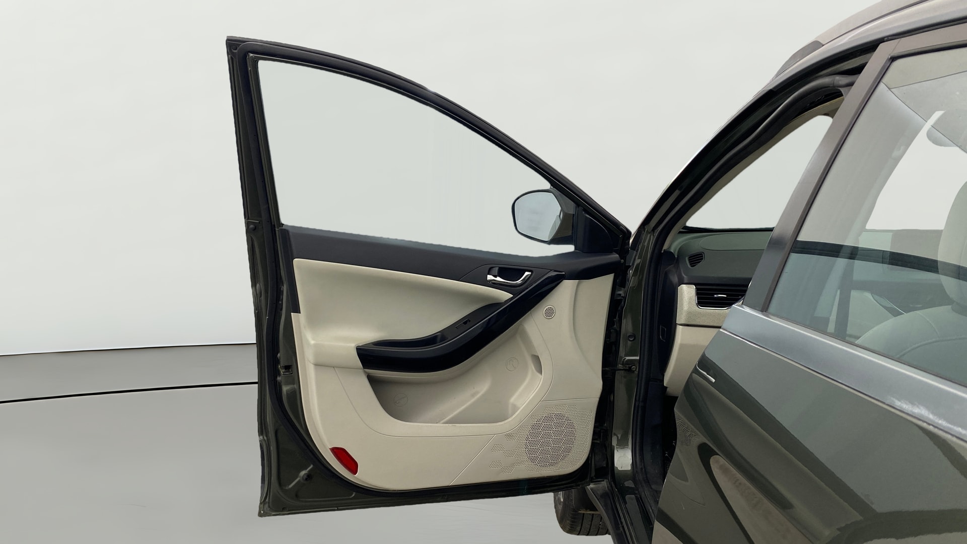 View 2024 Tata Nexon Revotron XZ Plus Lux Image 32 Used 2024 Tata Nexon Revotron XZ Plus Lux Image 32