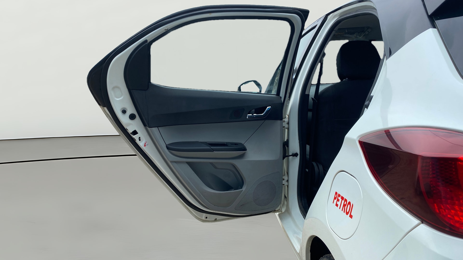 View 2020 Tata Tiago Revotorq XB Image 14 Used 2020 Tata Tiago Revotorq XB Image 14