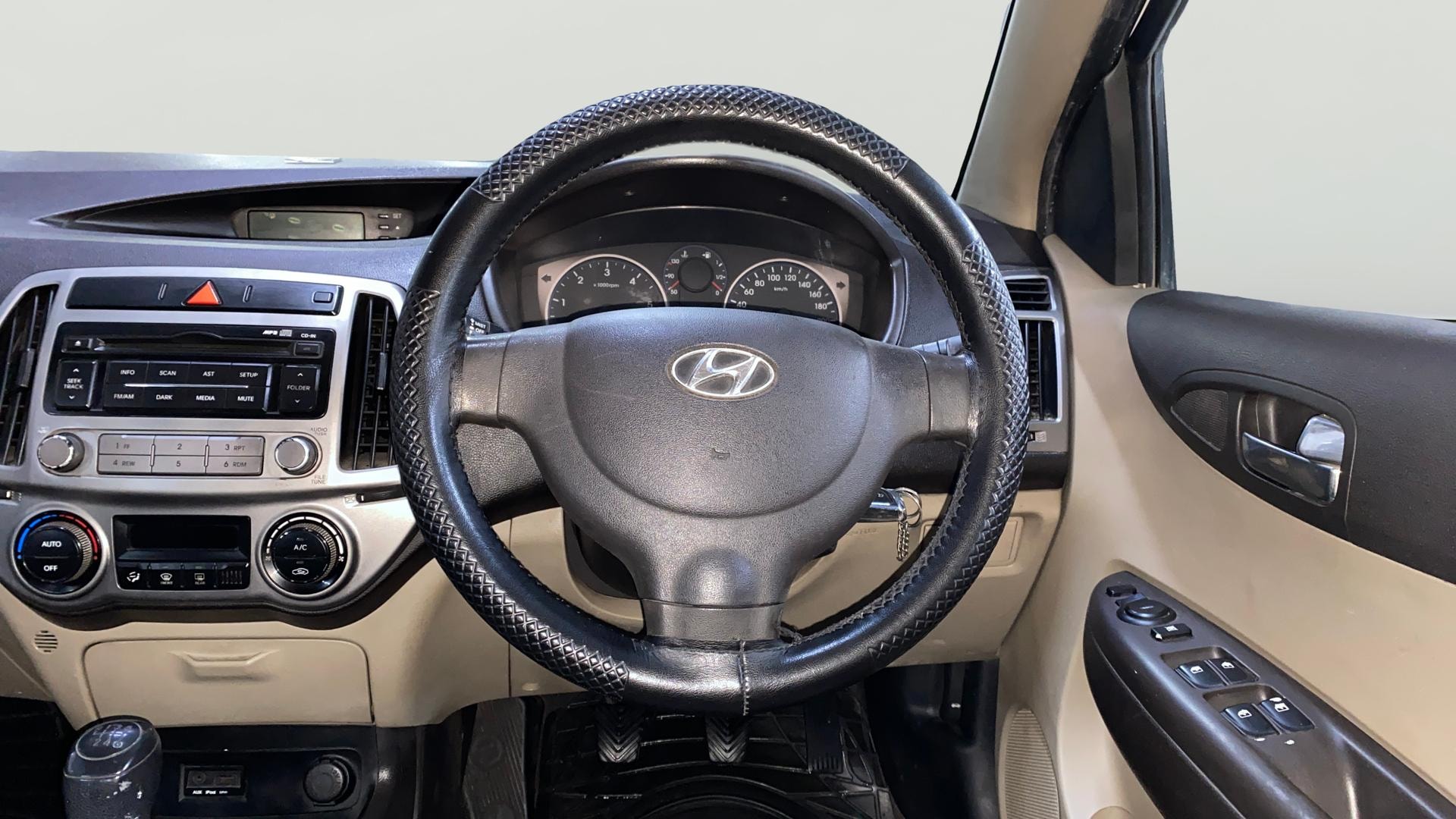 View 2014 Hyundai Elite i20 Magna 1.4 CRDI Image 12 Used 2014 Hyundai Elite i20 Magna 1.4 CRDI Image 12