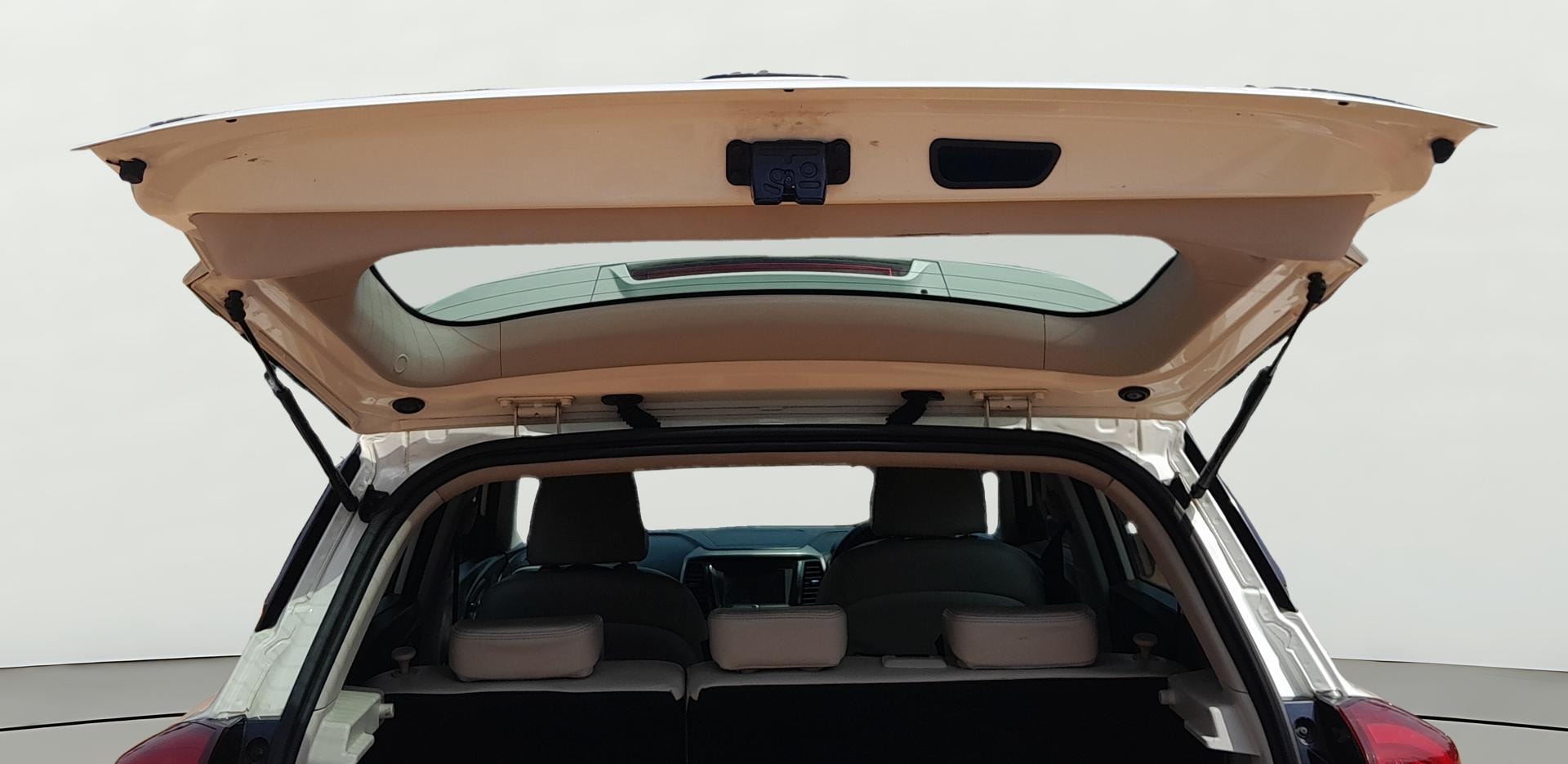 View 2019 Mahindra XUV300 W4 Petrol BS IV Image 32 Used 2019 Mahindra XUV300 W4 Petrol BS IV Image 32