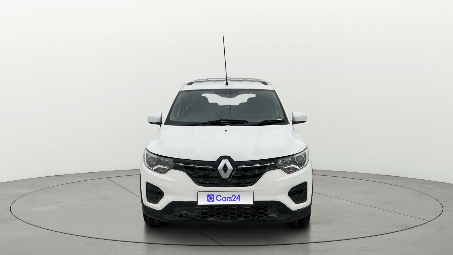 View 2019 Renault Triber RXE Image 1 Used 2019 Renault Triber RXE Image 1