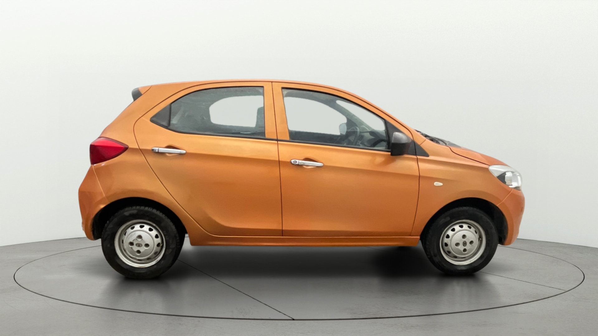 View 2017 Tata Tiago Revotorq XB Image 8 Used 2017 Tata Tiago Revotorq XB Image 8