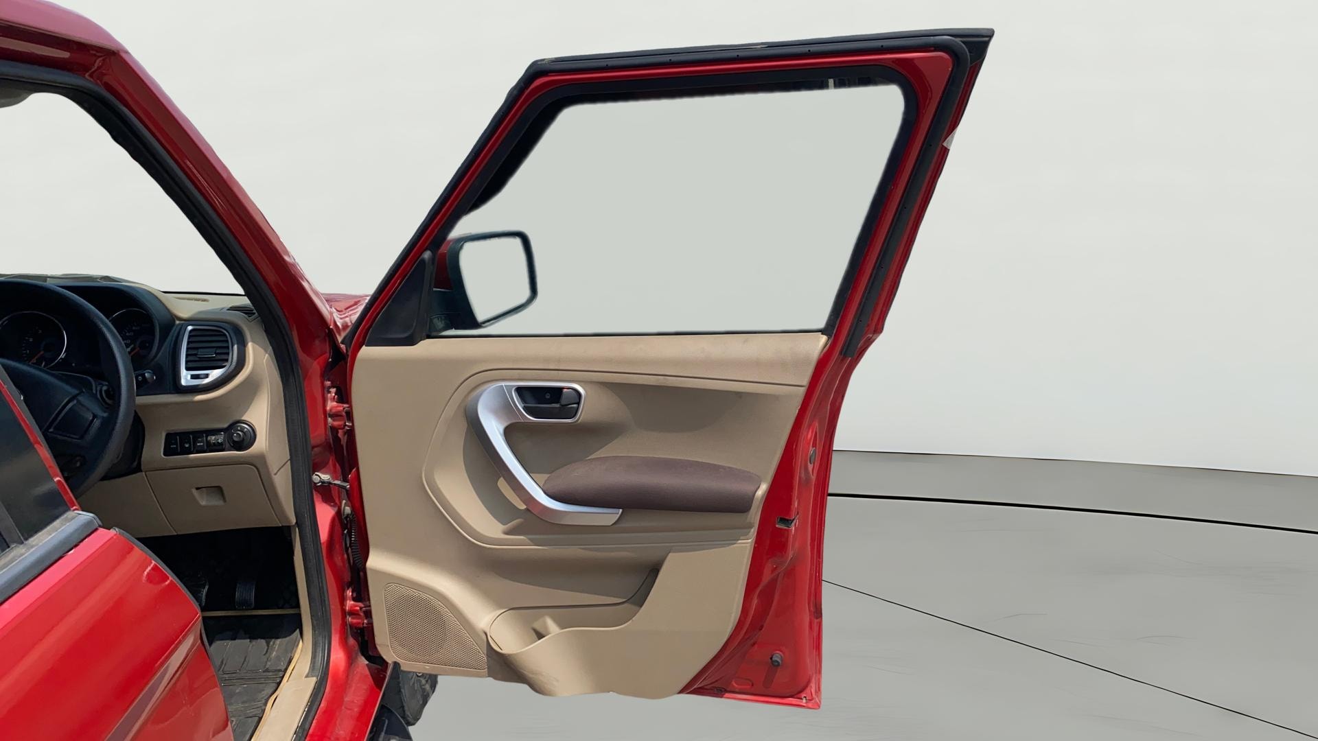 View 2017 Mahindra TUV300 T8 Image 45 Used 2017 Mahindra TUV300 T8 Image 45