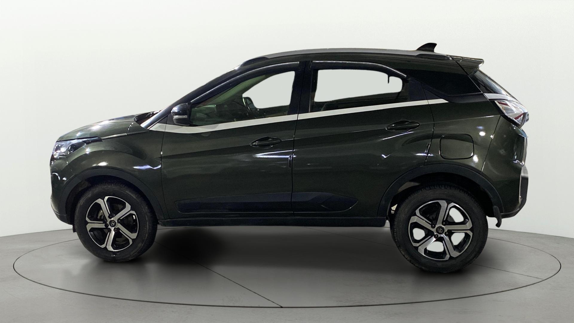 View 2022 Tata Nexon Revotron XE Image 6 Used 2022 Tata Nexon Revotron XE Image 6