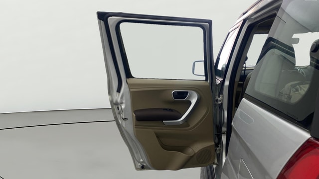 View Mahindra TUV300 Image 22 Used Mahindra TUV300 Image 22
