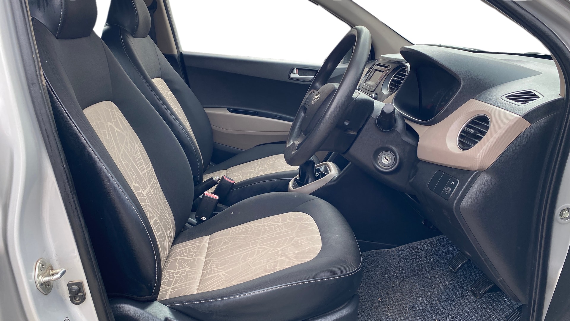 View 2015 Hyundai Grand i10 Sportz 1.2 Kappa Image 25 Used 2015 Hyundai Grand i10 Sportz 1.2 Kappa Image 25