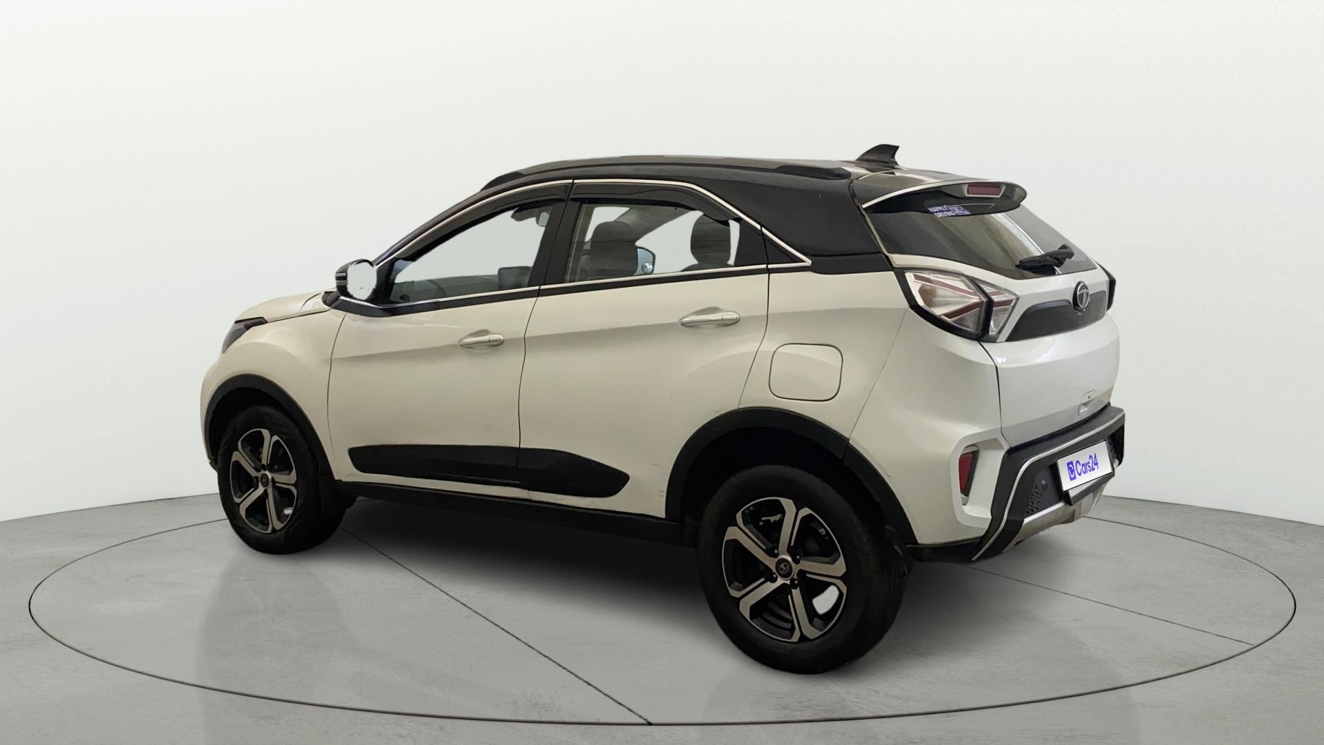 View 2023 Tata Nexon Revotron XE Image 2 Used 2023 Tata Nexon Revotron XE Image 2