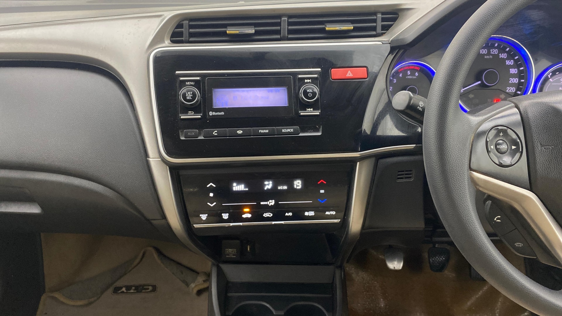 View 2015 Honda City ZX MT Diesel Anniversary Edition Image 31 Used 2015 Honda City ZX MT Diesel Anniversary Edition Image 31