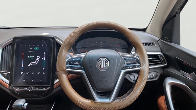 View MG Hector Plus Image 14 Used MG Hector Plus Image 14