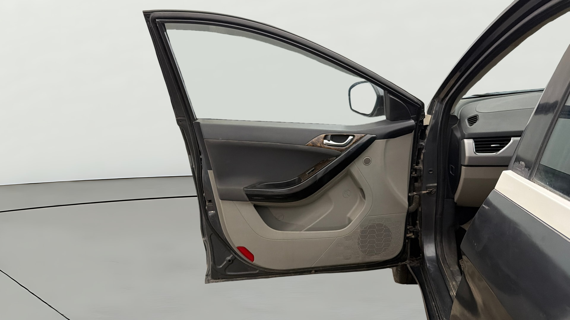 View 2019 Tata Nexon Revotron XZ Image 31 Used 2019 Tata Nexon Revotron XZ Image 31