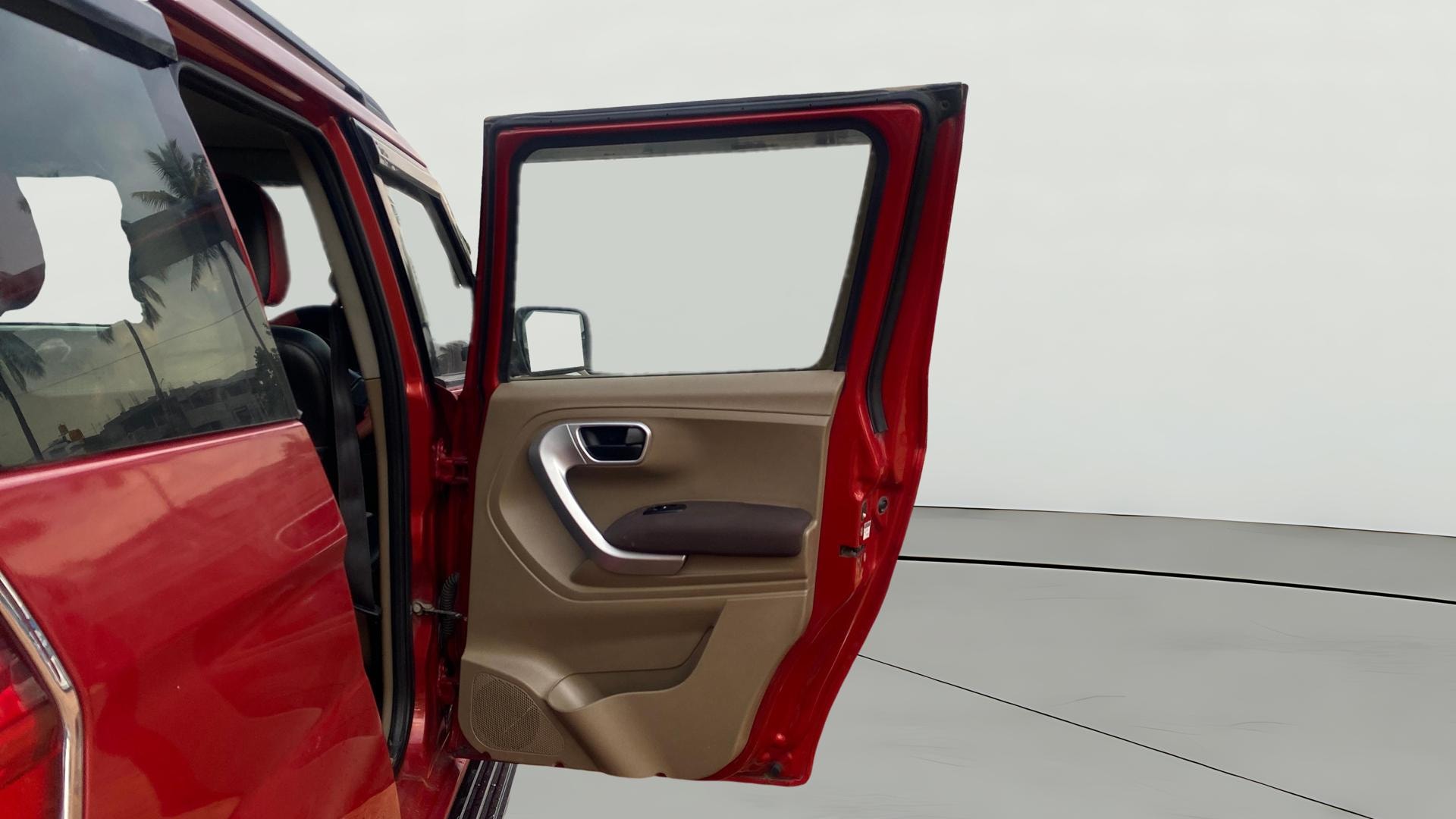 View 2016 Mahindra TUV300 T8 Image 7 Used 2016 Mahindra TUV300 T8 Image 7