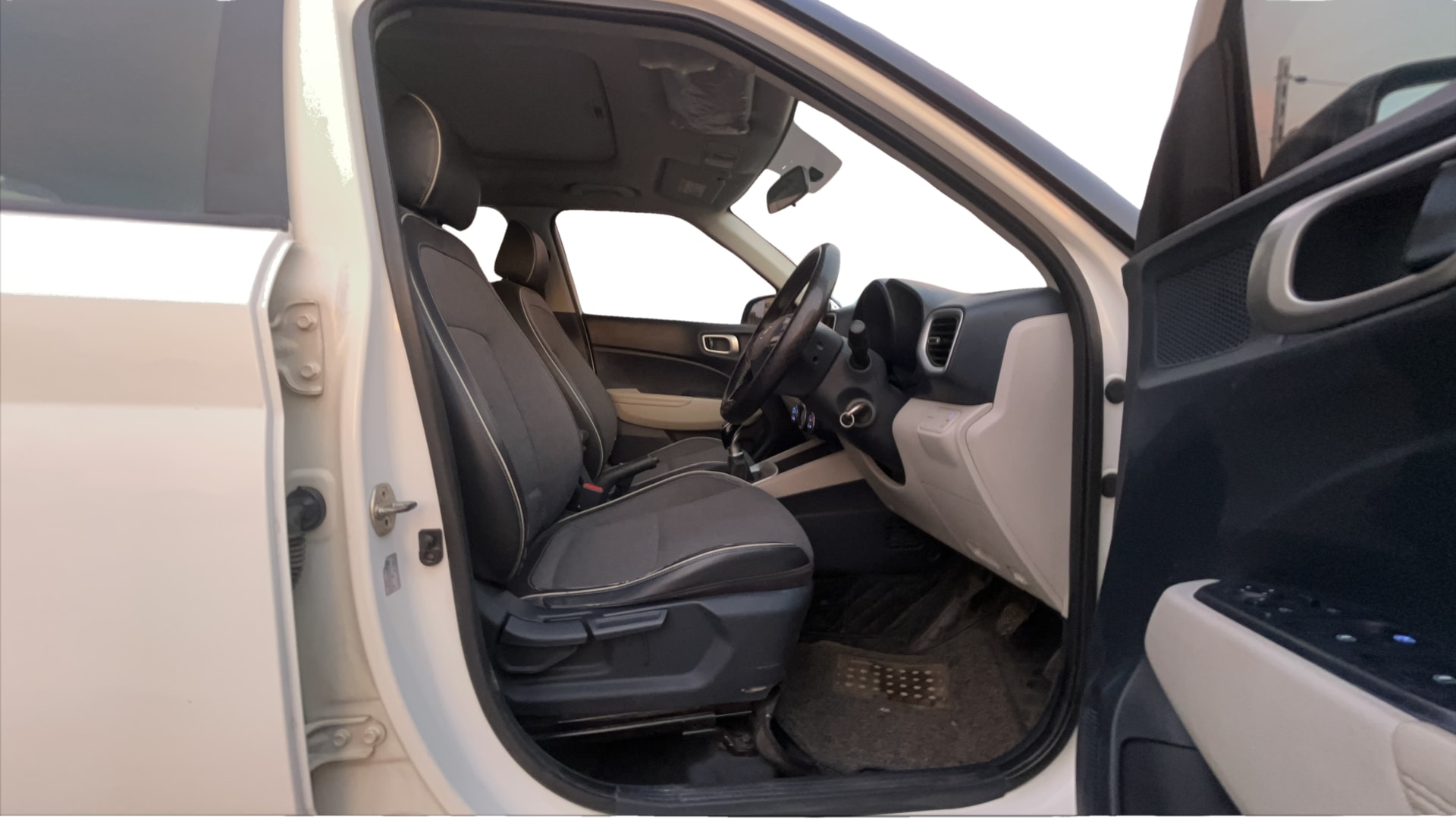 View 2019 Hyundai Venue SX 1.4 Diesel Dual Tone BS IV Image 25 Used 2019 Hyundai Venue SX 1.4 Diesel Dual Tone BS IV Image 25