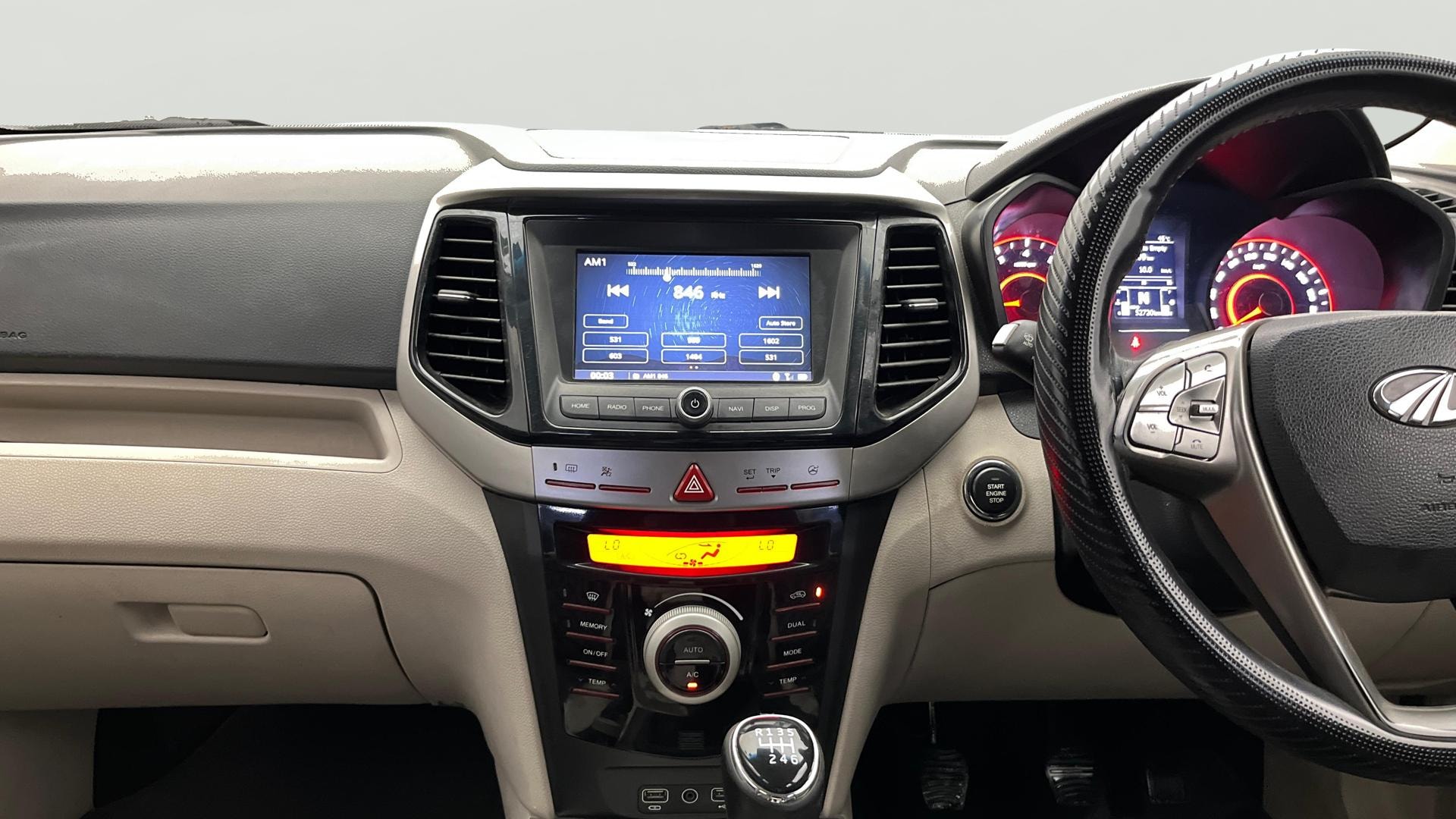 View 2021 Mahindra XUV300 W4 Petrol BS IV Image 18 Used 2021 Mahindra XUV300 W4 Petrol BS IV Image 18