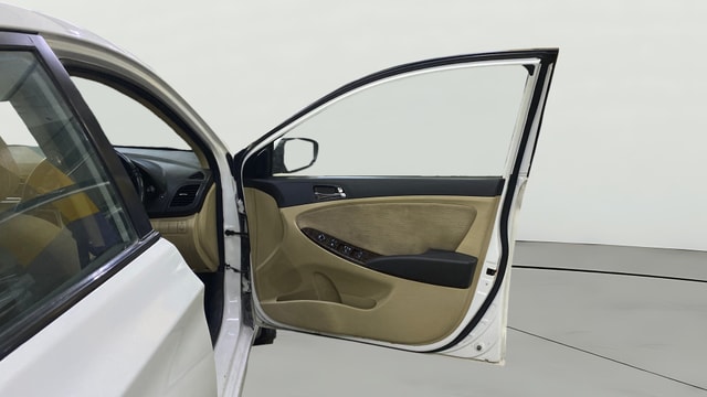 View Hyundai Fluidic Verna Image 44 Used Hyundai Fluidic Verna Image 44