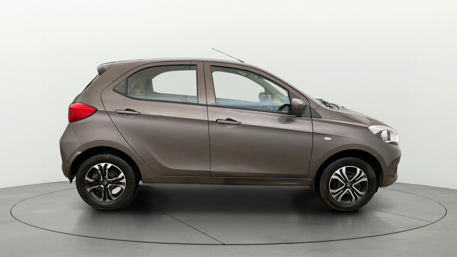 View 2019 Tata Tiago Revotorq XB Image 8 Used 2019 Tata Tiago Revotorq XB Image 8