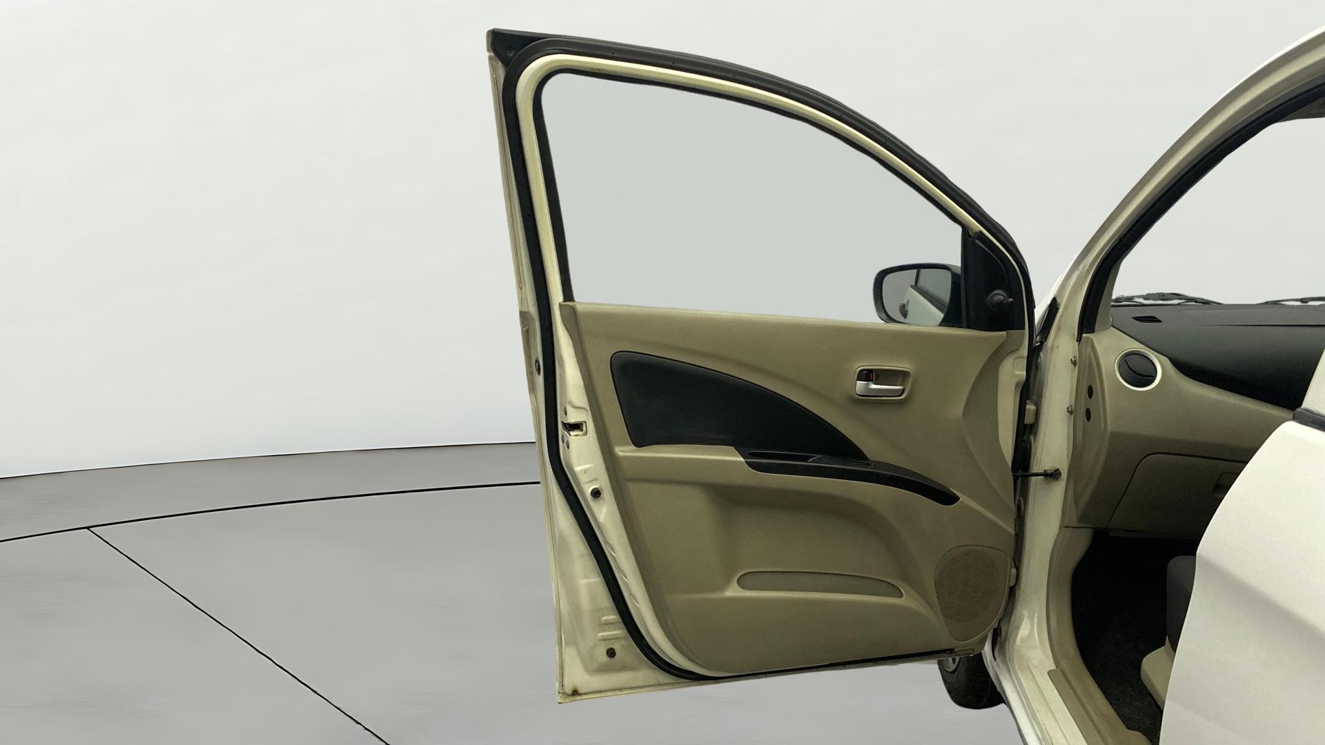 View 2015 Maruti Suzuki 1000 Base Variant Image 30 Used 2015 Maruti Suzuki 1000 Base Variant Image 30