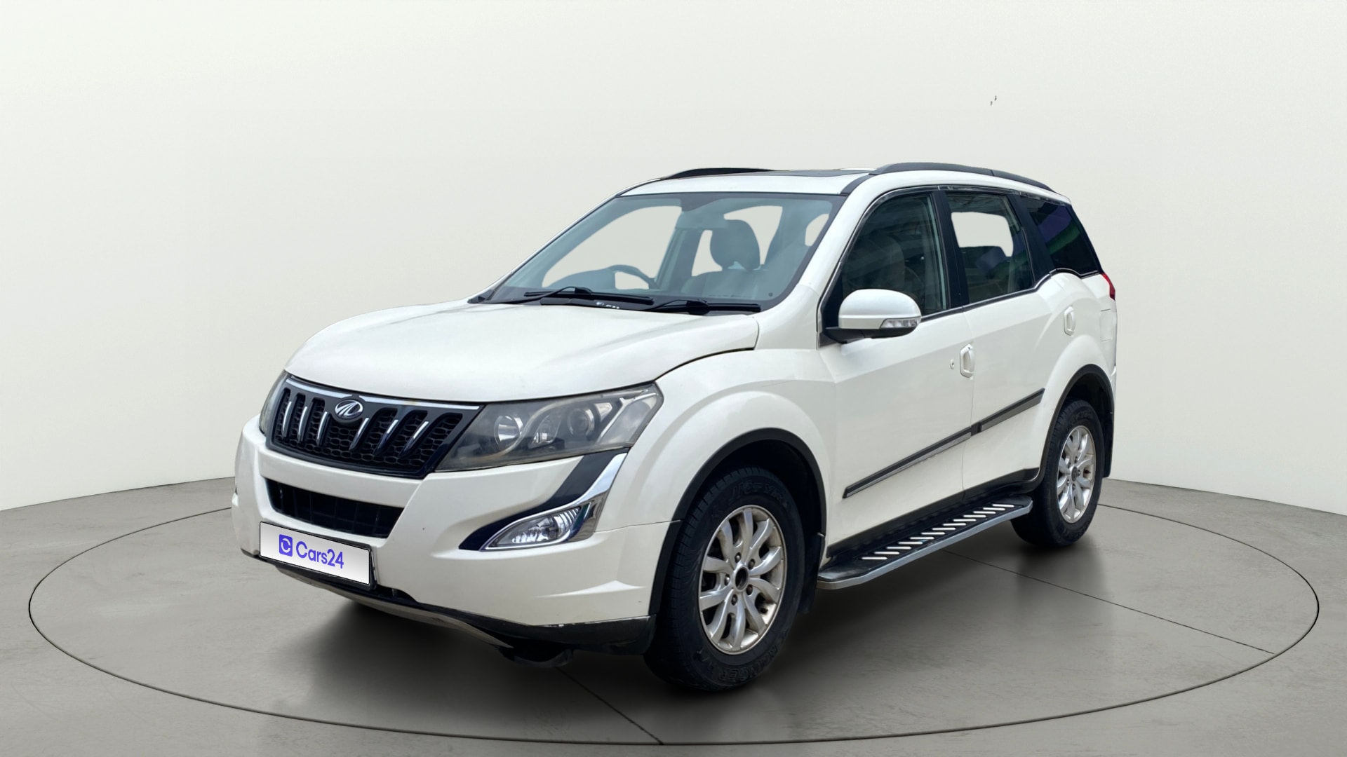 View 2017 Mahindra XUV500 W10 FWD AT Image 22 Used 2017 Mahindra XUV500 W10 FWD AT Image 22