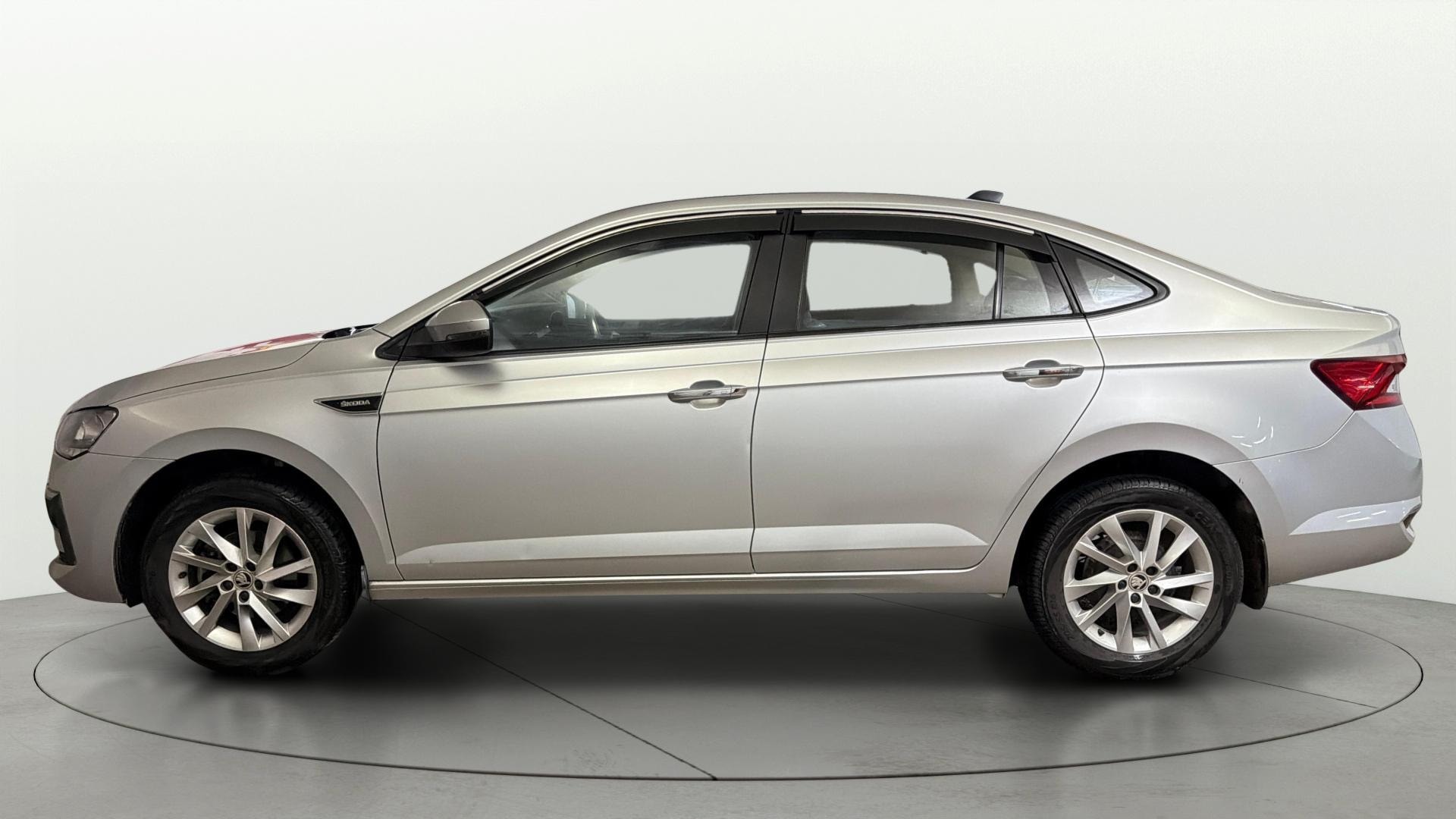 View 2022 Skoda Slavia Ambition 1.0 TSI MT Image 5 Used 2022 Skoda Slavia Ambition 1.0 TSI MT Image 5