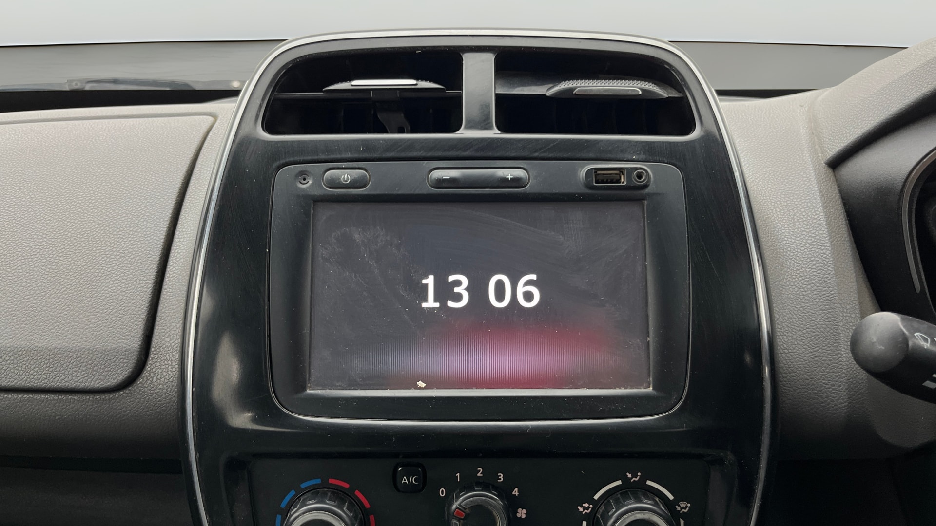 View 2018 Renault Kwid RXL 1.0 BS IV Image 17 Used 2018 Renault Kwid RXL 1.0 BS IV Image 17