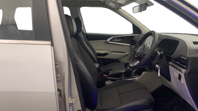 View Kia Carens Image 19 Used Kia Carens Image 19