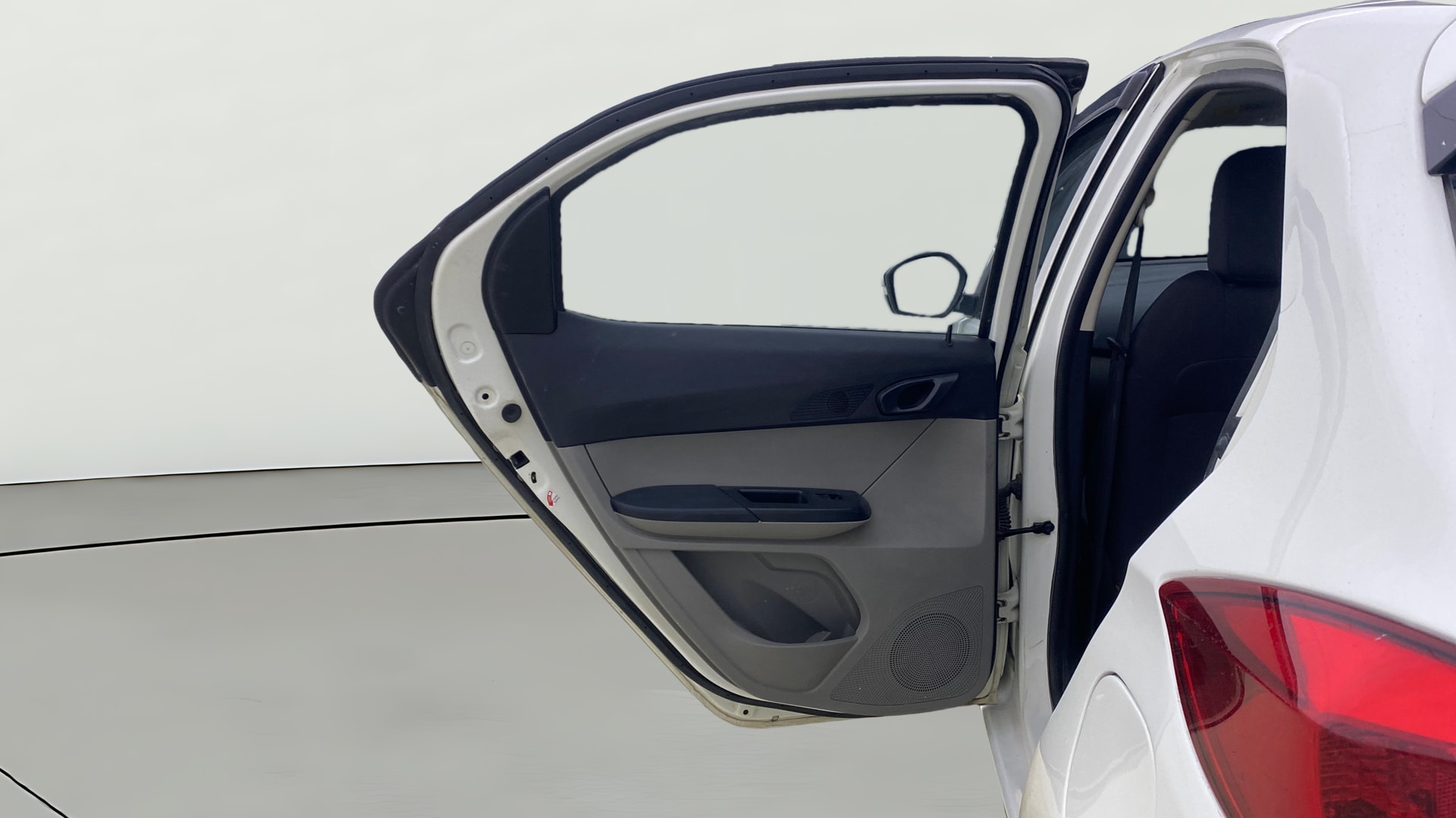 View 2019 Tata Tiago Revotorq XB Image 22 Used 2019 Tata Tiago Revotorq XB Image 22