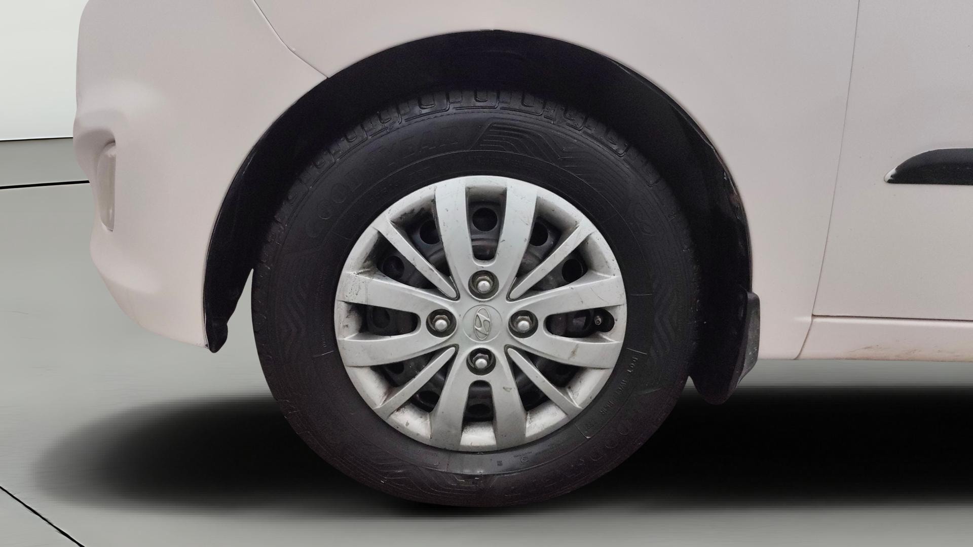 View 2014 Hyundai i10 1.2 Asta MT Image 27 Used 2014 Hyundai i10 1.2 Asta MT Image 27