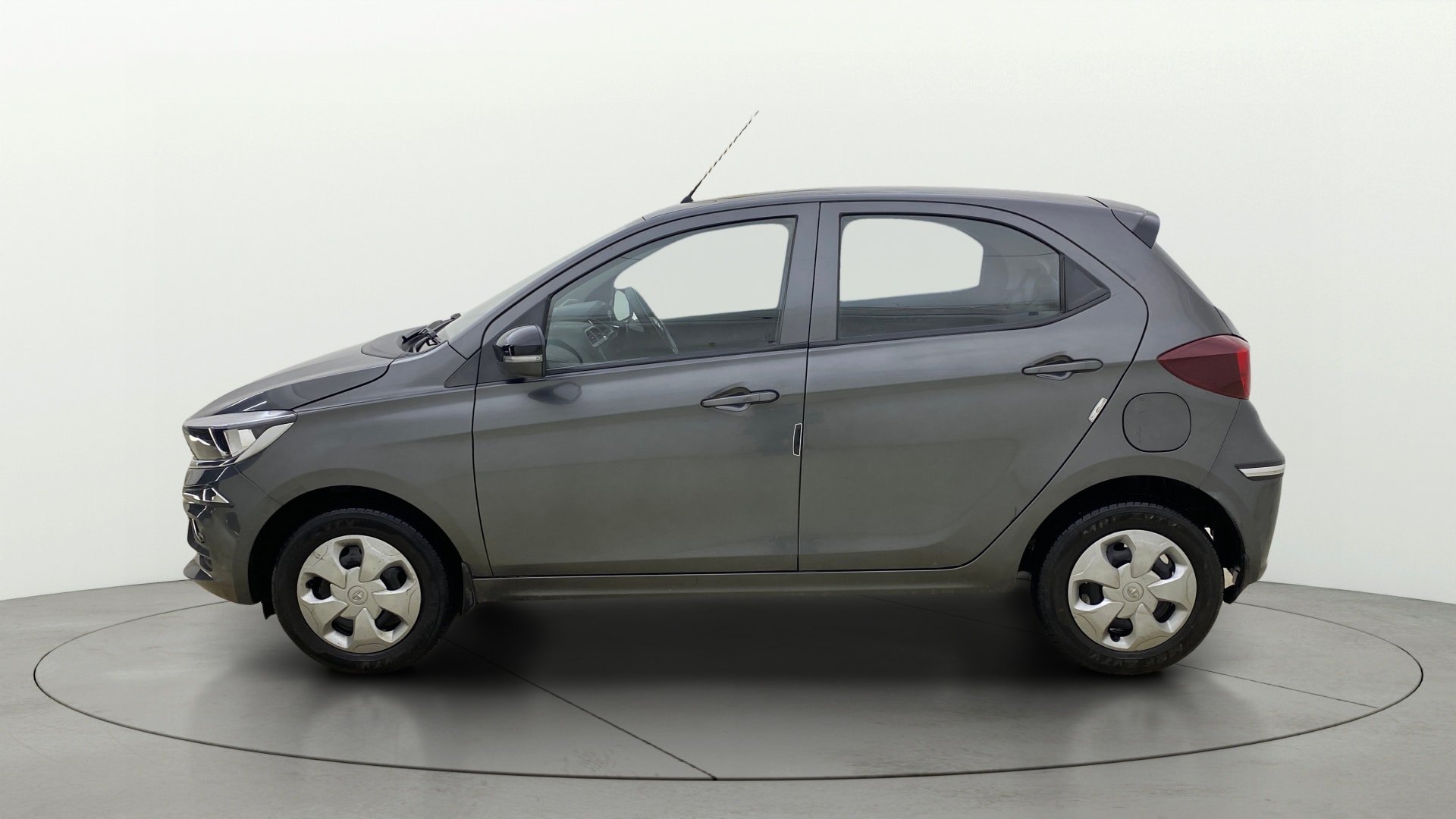 View 2022 Tata Tiago Revotorq XB Image 5 Used 2022 Tata Tiago Revotorq XB Image 5