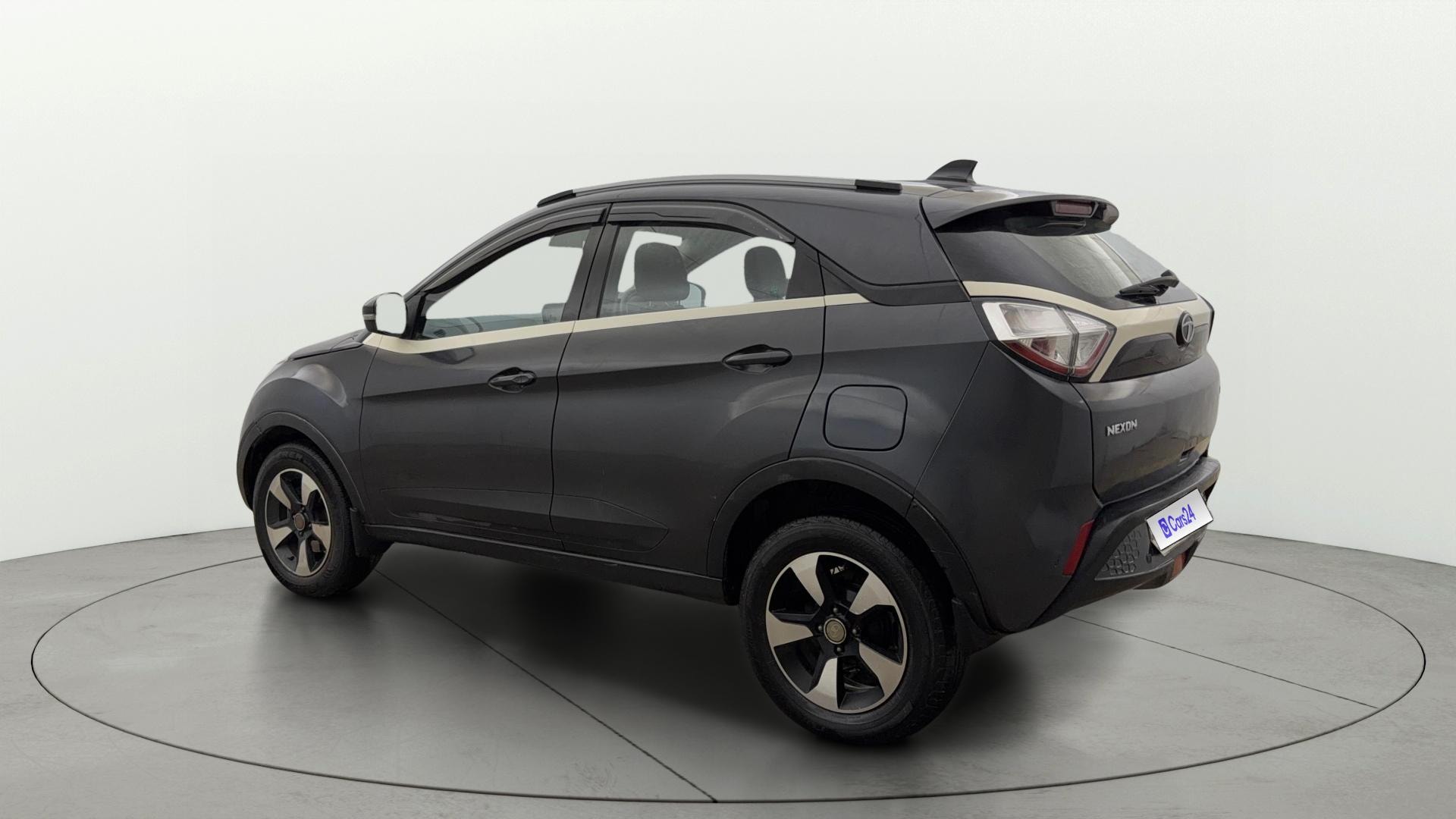 View 2018 Tata Nexon Revotron XE Image 2 Used 2018 Tata Nexon Revotron XE Image 2