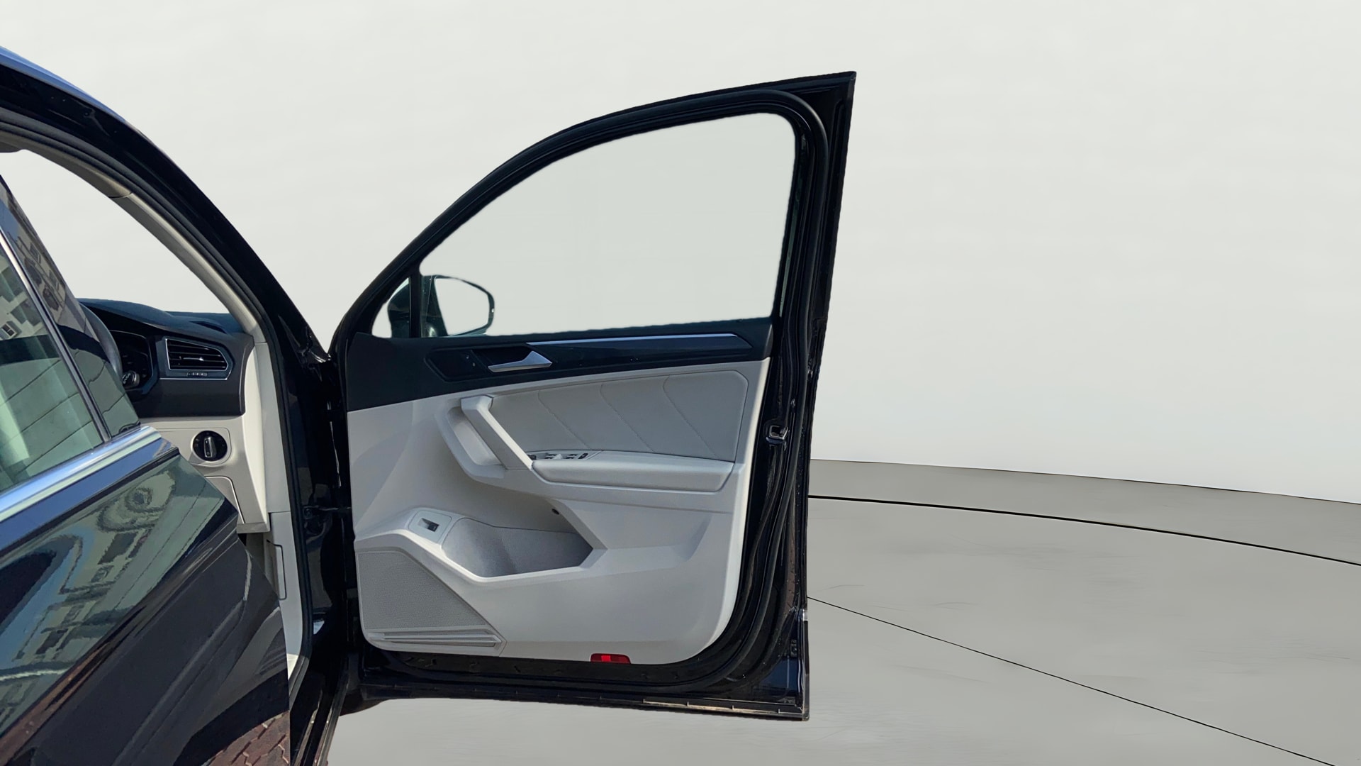 View 2023 Volkswagen Tiguan DSG 4MOTION Comfortline Image 48 Used 2023 Volkswagen Tiguan DSG 4MOTION Comfortline Image 48