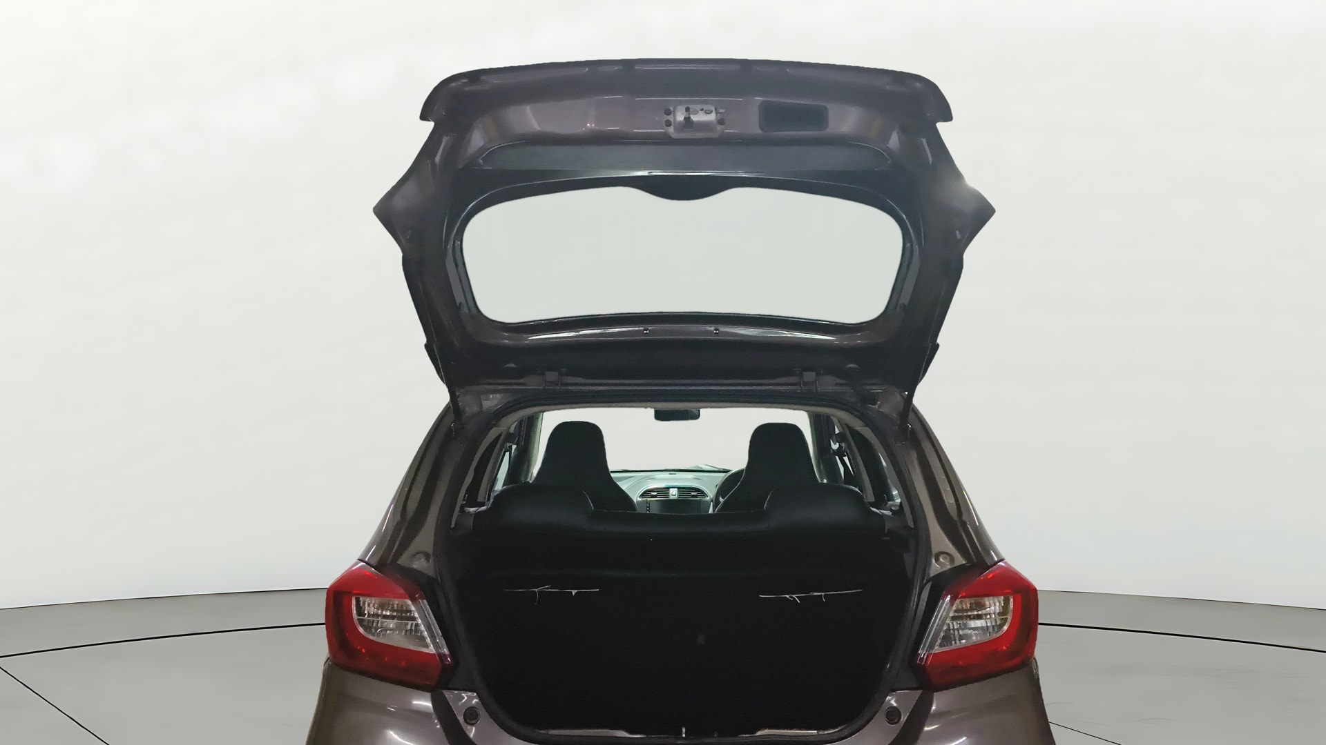 View 2018 Tata Tiago Revotorq XB Image 16 Used 2018 Tata Tiago Revotorq XB Image 16