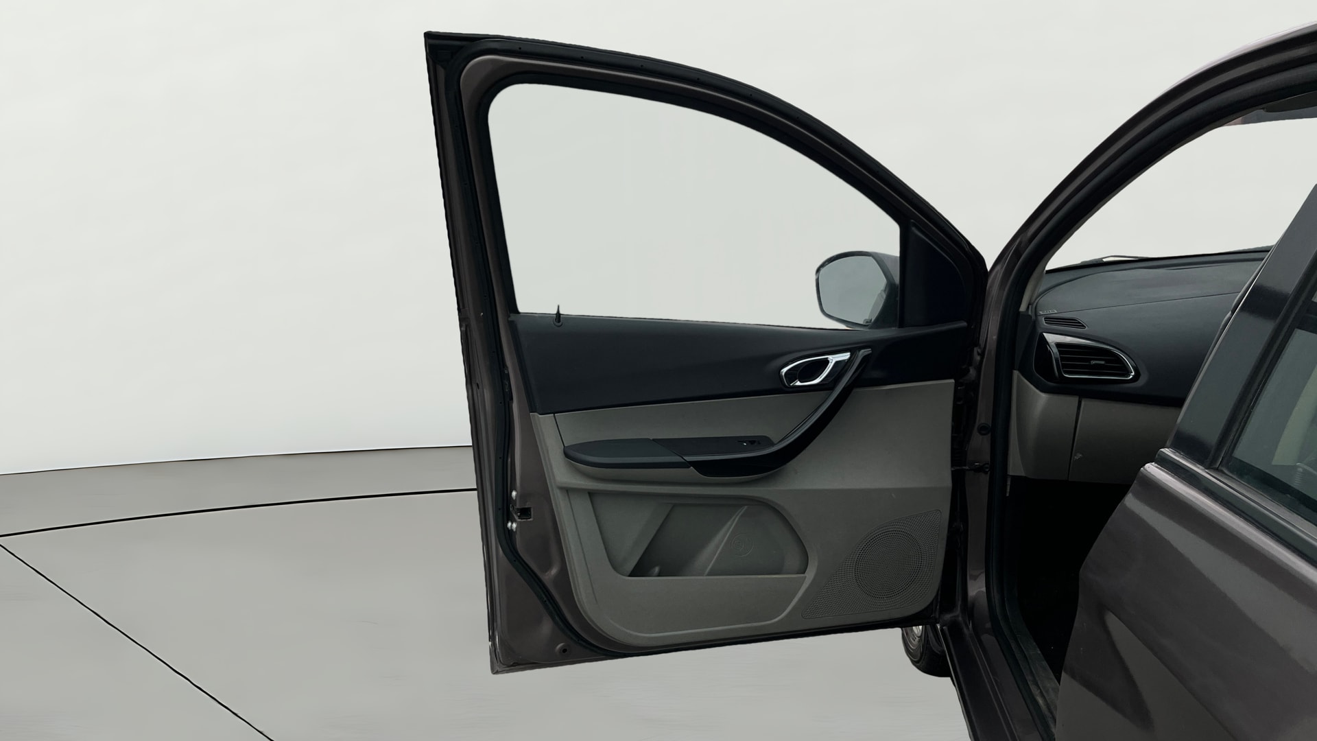 View 2017 Tata Tiago Revotorq XZ Image 30 Used 2017 Tata Tiago Revotorq XZ Image 30