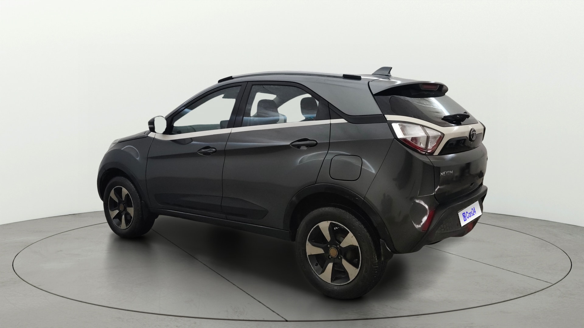 View 2017 Tata Nexon Revotron XE Image 2 Used 2017 Tata Nexon Revotron XE Image 2