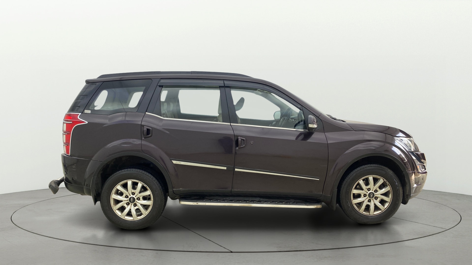 View 2017 Mahindra XUV500 W10 FWD AT Image 28 Used 2017 Mahindra XUV500 W10 FWD AT Image 28